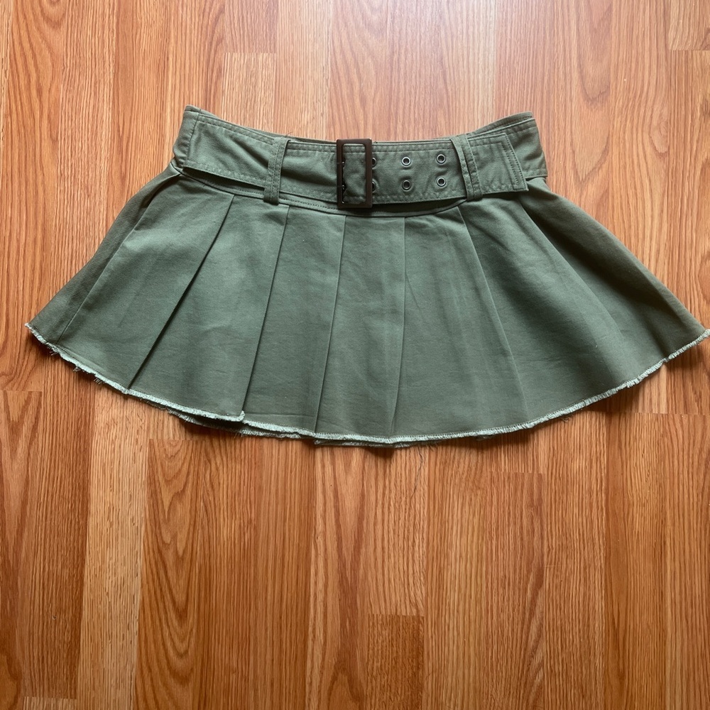 Green skirt with a belt